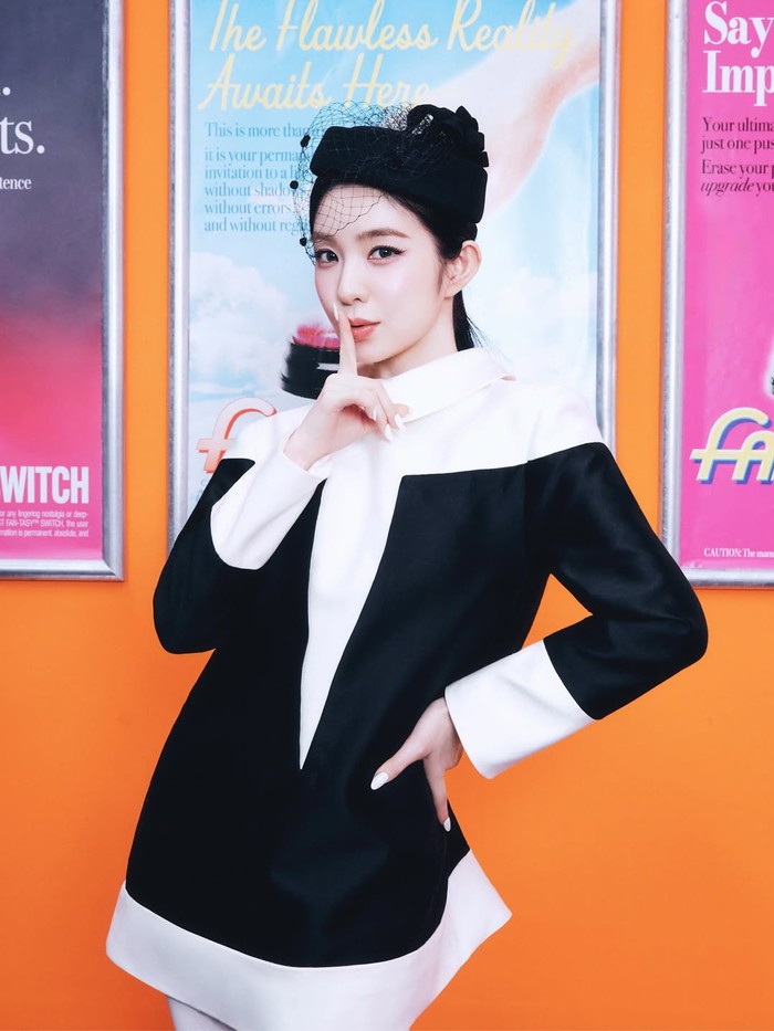Produk 'Biggest Fan-tasy Switch' ini termasuk salah satu rahasia dari kecantikan Irene. Sang idol berniat untuk mengajak penggemar masuk ke dalam dunia fantasi yang telah dipersiapkannya melalui sederet foto konsep comeback./ Foto: instagram.com/smtown