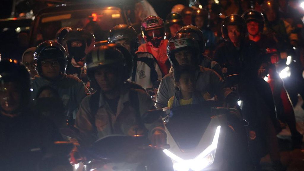 Polres Cianjur Tutup Jalur ke Puncak, Antrean Kendaraan Capai 18 Km