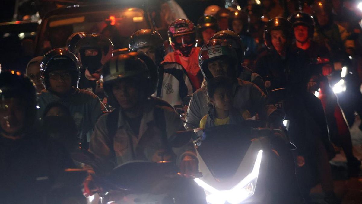 Polres Cianjur Tutup Jalur ke Puncak, Antrean Kendaraan Capai 18 Km