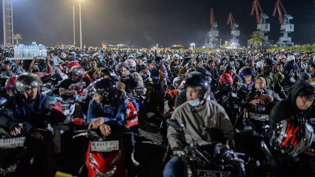 Jumlah pemudik kendaraan roda dua di Pelabuhan Ciwandan, Cilegon, Banten, mulai lengang atau berkurang pada Kamis (19/3) malam.