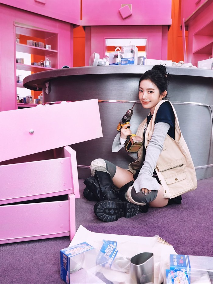 Sembari menantikan hari perilisan album tiba, Irene juga disibukkan untuk memberikan penampilan terbaik di dunia realita maupun fantasi. Jadi, mari nantikan bersama comeback perdana Irene sebagai solois, Beauties!./ Foto: instagram.com/smtown