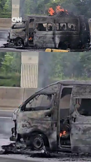 Penampakan Mobil Terbakar di KM 40 Tol Japek