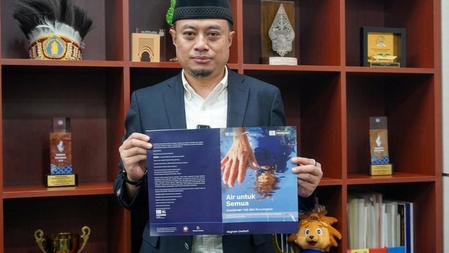 Hasil terjemahan dalam buku "Air untuk Semua" itu berisi gambaran komprehensif mengenai tantangan dan strategi pengelolaan sumber daya air global.