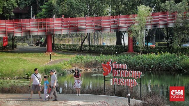 Berlokasi di kawasan strategis Kebayoran Baru, Taman Bendera Pusaka sangat mudah dijangkau masyarakat menggunakan moda transportasi publik.