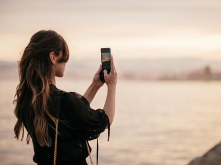 Ciri Kepribadian Orang yang Gemar Mengambil Foto Langit