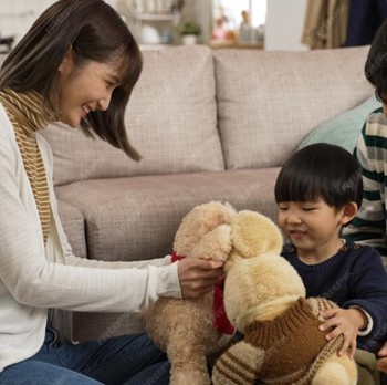 4 Ciri Kepribadian Orang Tua yang Menerapkan Gentle Parenting