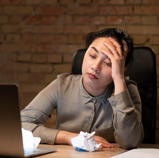 Hindari 6 Kebiasaan Pemicu Sulit Bahagia dan Gampang Stres