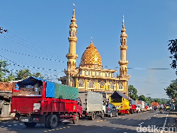 Macet! Hati-hati Melintas di Pasar Tumpah Ranuyoso Lumajang