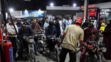 Pakistan Naikkan Harga BBM 54 Persen Imbas Perang AS-Israel vs Iran