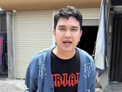 Dimarahi Istri, Aldi Taher Nekat Jual Mobil Murah Bonus Burger Viral Buat Pembeli