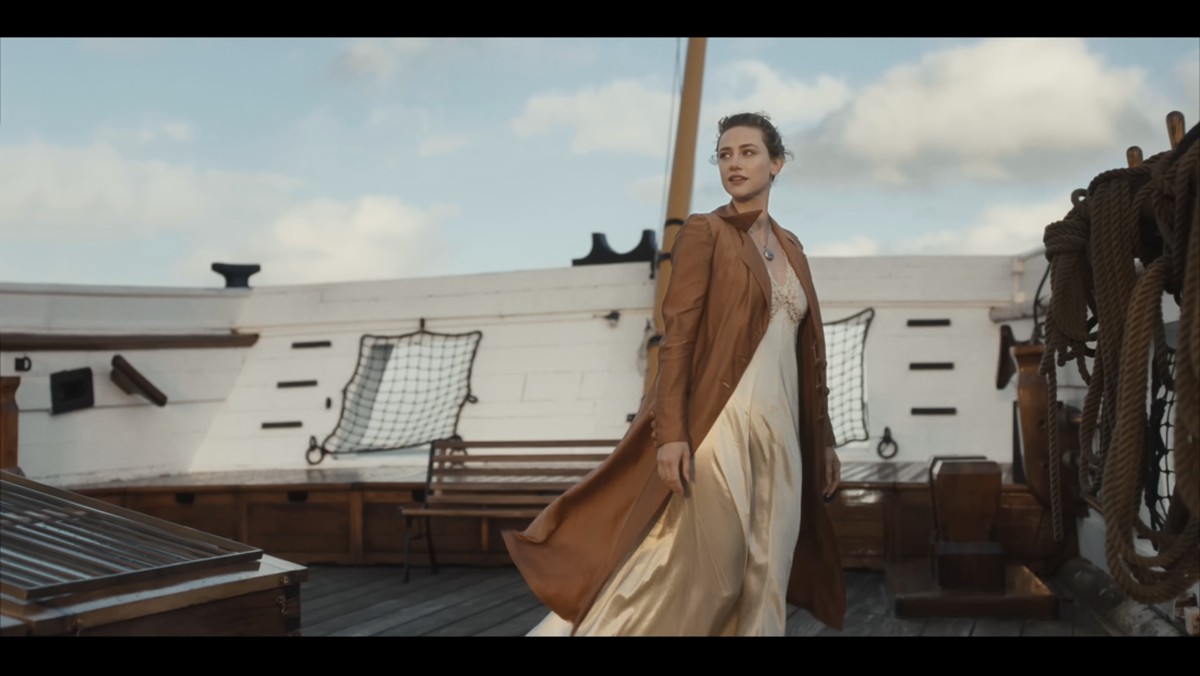 Lili Reinhart tampil sebagai model video klip BTS 'Swim'