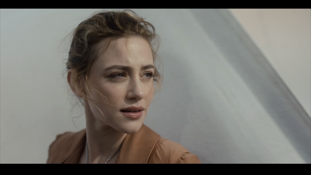 Lili Reinhart tampil sebagai model video klip BTS 'Swim'