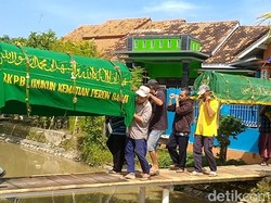 5 Pemudik Korban Laka Maut Tol Tegal Dimakamkan Satu Liang di Pemalang