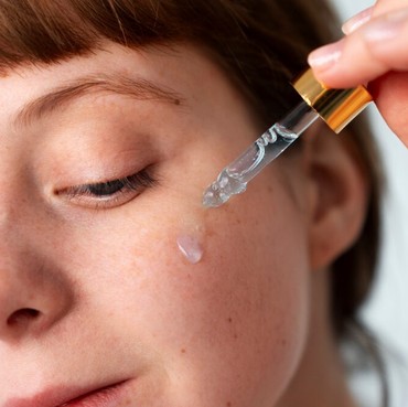 Mana Lebih Ampuh Atasi Kerutan: Retinol, Retinal, atau Bakuchiol?