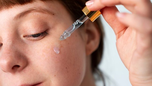 Mana Lebih Ampuh Atasi Kerutan: Retinol, Retinal, atau Bakuchiol?