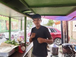 Kisah Ricky Manufoe, Juara Tinju Asia yang Kini Bergelut di Balik Asap Sei Ayam