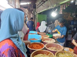 Jelang Lebaran, Pedagang Bumbu di Pasar Sukaramai Medan Diserbu Pembeli