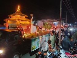 Kreatif! Miniatur Rudal hingga Masjid Hiasi Takbiran di Lombok Timur
