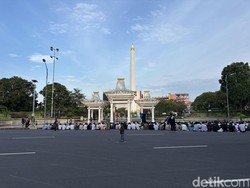 Ribuan Jemaah Muhammadiyah Salat Idul Fitri di Jalan Pahlawan