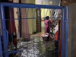 Banjir Setu Pedongkelan Depok Meluap hingga ke Permukiman Warga