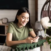 7 Ciri Kepribadian Orang yang Selalu Membalas Chat dengan Cepat Menurut Ilmu Psikologi