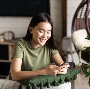 7 Ciri Kepribadian Orang yang Selalu Membalas Chat dengan Cepat Menurut Ilmu Psikologi