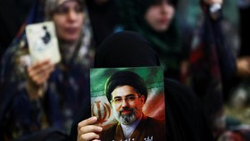 Kondisi Kritis Khamenei sampai AS-Israel Mulai Bombardir Iran Lagi