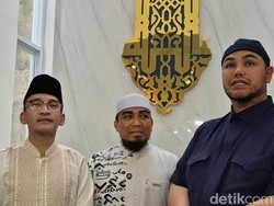 Momen Haru Ivan Gunawan Perdana Gelar Salat Id di Masjid Sendiri