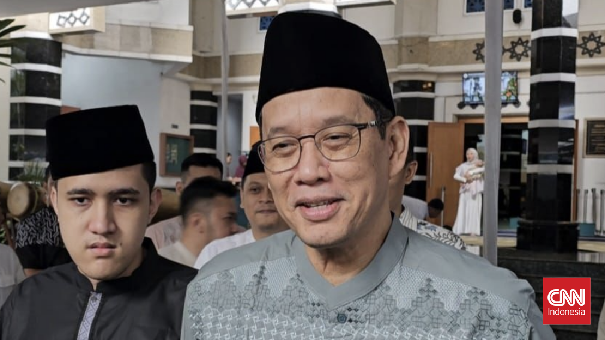 Lebaran Pertama Jadi Menkeu, Purbaya Pakai Baju Baru dari Tanah Abang