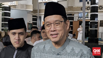 Lebaran Pertama Jadi Menkeu, Purbaya Pakai Baju Baru dari Tanah Abang