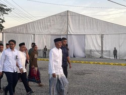 Menteri PU Dody Dampingi Prabowo Salat Id di Aceh Tamiang