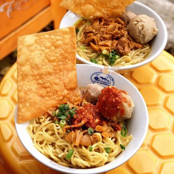 Top 5 List: Rekomendasi Warung Bakso dan Mi Ayam di Bandung yang Terkenal Enak
