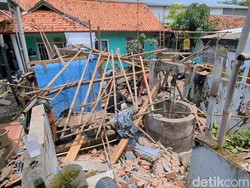 Tim Labfor Polda Jateng Olah TKP Ledakan Petasan Lukai 9 Orang di Pekalongan