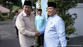Prabowo Sambut Langsung SBY yang Datang ke Open House Istana