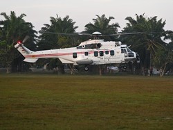 Video Hebohnya Warga Tuban Tonton Helikopter Prabowo Terbang
