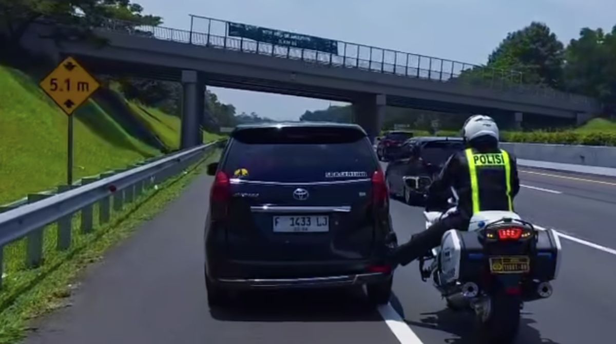 Cerita Polisi Bawa Moge Setut Mobil Pemudik, Didorong Pakai 1 Kaki