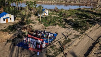 FOTO: Merayakan Idulfitri di Antara Jejak Bencana Sumatra