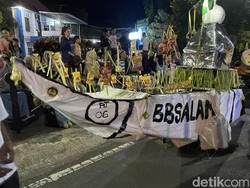 Unik, Ada Bedug Perahu Saat Malam Takbiran di Pangandaran