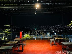 Kafe Unik Garut di Perumahan yang Sajikan Panorama Gunung Cikuray