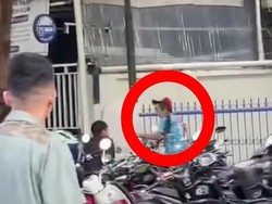 Jukir Liar di Makassar Diamuk Massa gegara Patok Tarif Tinggi Usai Salat Id