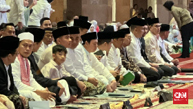 Wapres Gibran Ditemani Jan Ethes Salat Idulfitri di Masjid Istiqlal