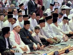 Gibran Ditemani Jan Ethes Tiba di Masjid Istiqlal untuk Salat Idul Fitri