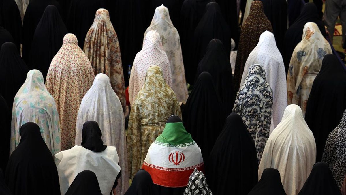 FOTO: Iran Gelar Salat Idulfitri di Tengah Perang AS-Israel