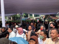 Ikut Open House di Istana, Warga Penasaran Ingin Lihat Prabowo dan Dapat Sembako