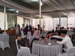 Antusias Warga di Rumah Dinas Walkot Palembang Saat Open House Lebaran