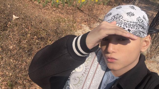 Zayyan XODIAC kembali membagikan foto tahunan dengan baju koko saat merayakan Lebaran.