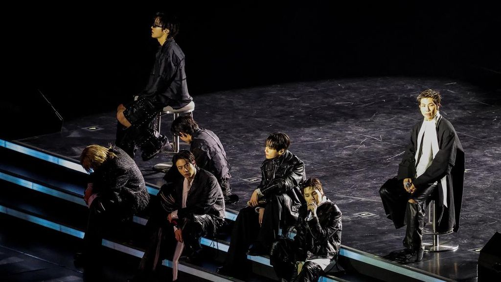 Saham HYBE Terjun Bebas saat BTS Comeback