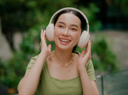 Sering Putar Lagu yang Sama Berulang Kali? Ini 9 Ciri Kepribadian Unik di Baliknya