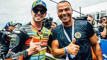 Berita Olahraga Terkini CNN Sport : Momen Di Giannantonio Si Romanisti Sejati Jumpa Cafu di MotoGP Brasil