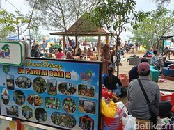 Serbuan Wisatawan di Pantai Bali 2, Ada yang Pusing Lihat Lautan Manusia